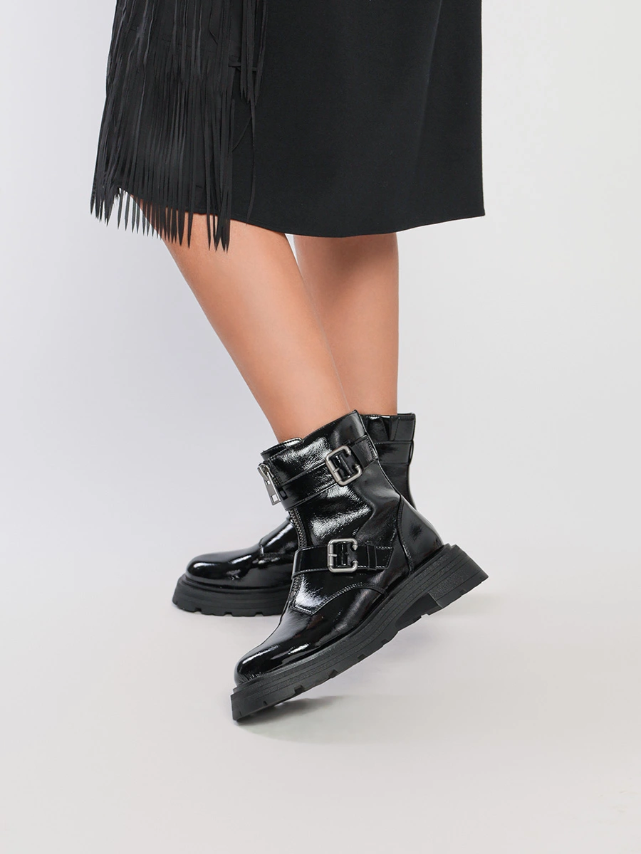 Ботинки лакированные черного цвета со шнуровкой и молниями